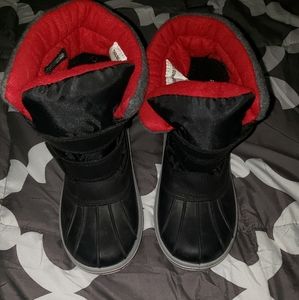 Kids snow boots in excellent condition